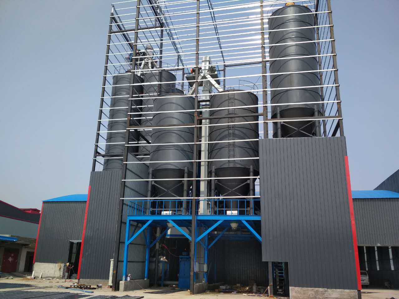 1609295737106364.jpg 年產20萬噸干混戰(zhàn).jpg