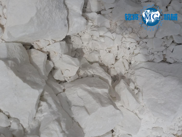 膩子粉需要加膠水嗎？膩子粉是加膠好還是加水好？